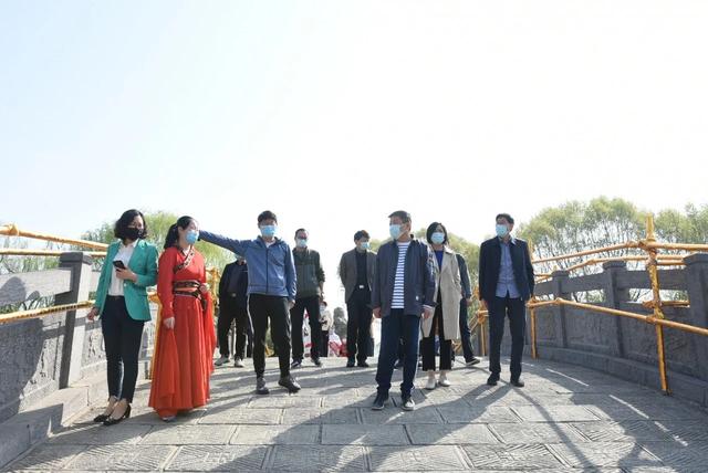 许昌市文广旅局号召机关党员干部带头到景区开展观景活动
